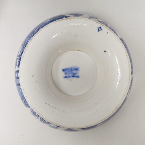 929 - A Chinese blue and white bowl, 29 cm diameter, a blue and white jar, lacking cover, 13 cm high, an e... 