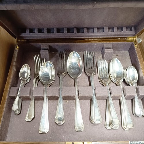 803 - Assorted silver plate (box)