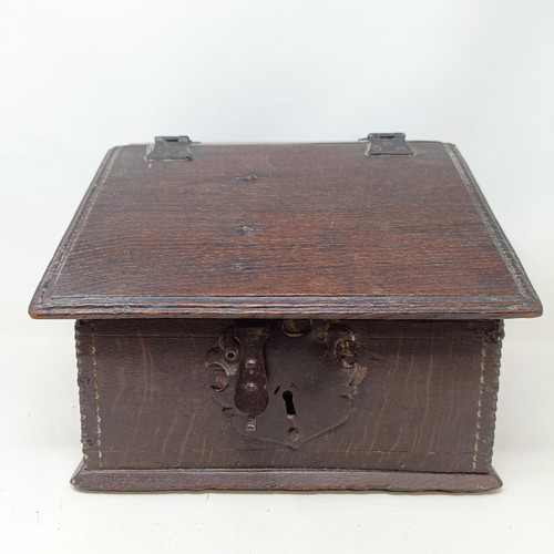 805 - An oak box, with a sloping lid, 26 cm wide