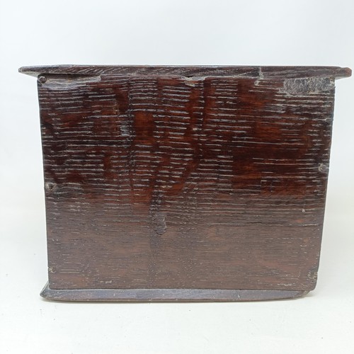 805 - An oak box, with a sloping lid, 26 cm wide