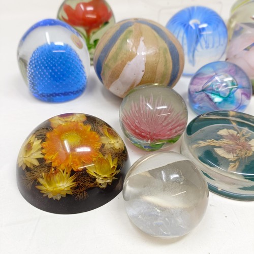 816 - A studio pottery glazed bowl, and assorted glass paperweights (box)