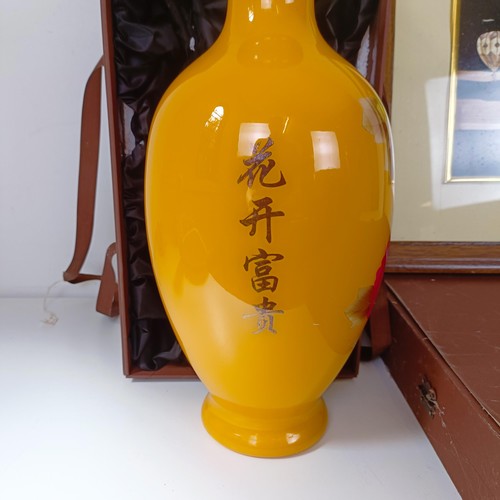 838 - A Japanese yellow vase decorated with flowers, boxed, and a straw picture of hot air balloons, cased... 