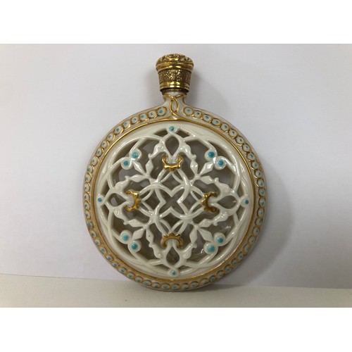 870 - A late 19th/early 20th century reticulated porcelain scent bottle, probably Worcester and possibly G... 