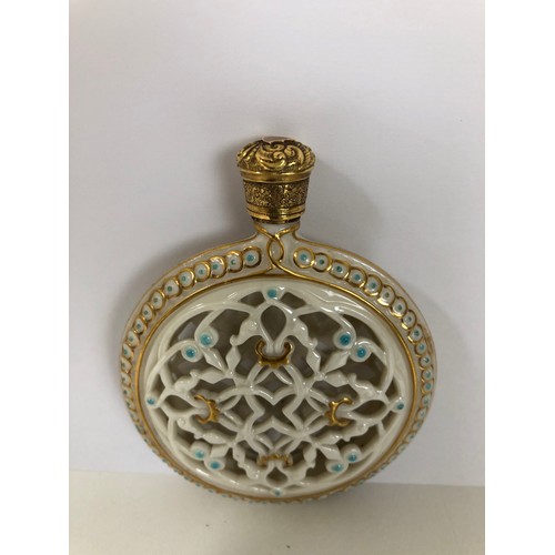 870 - A late 19th/early 20th century reticulated porcelain scent bottle, probably Worcester and possibly G... 