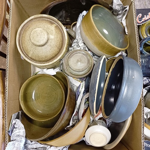 900 - Assorted studio pottery (3 boxes)