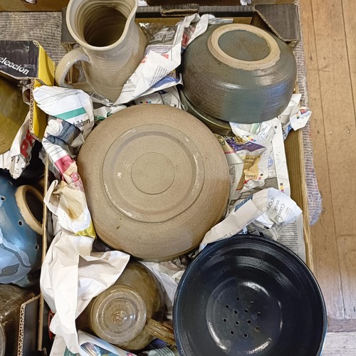 900 - Assorted studio pottery (3 boxes)