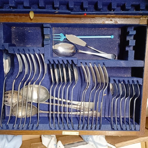 899 - A canteen of cutlery, in an oak case, assorted ceramics and other items (3 boxes)