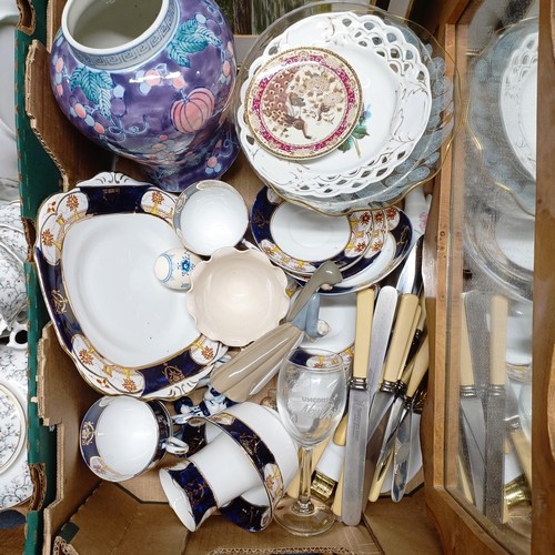 899 - A canteen of cutlery, in an oak case, assorted ceramics and other items (3 boxes)