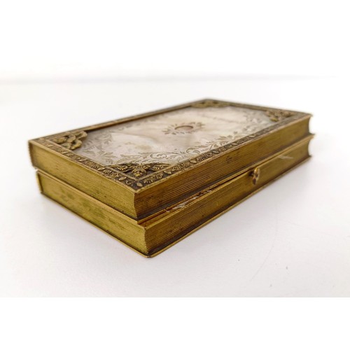 917 - A mother of pearl and gilt metal sewing case, engraved Souvenir, 11 cm wide