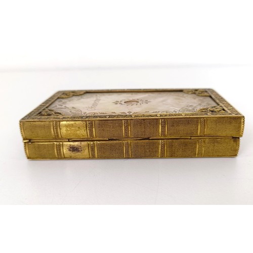 917 - A mother of pearl and gilt metal sewing case, engraved Souvenir, 11 cm wide