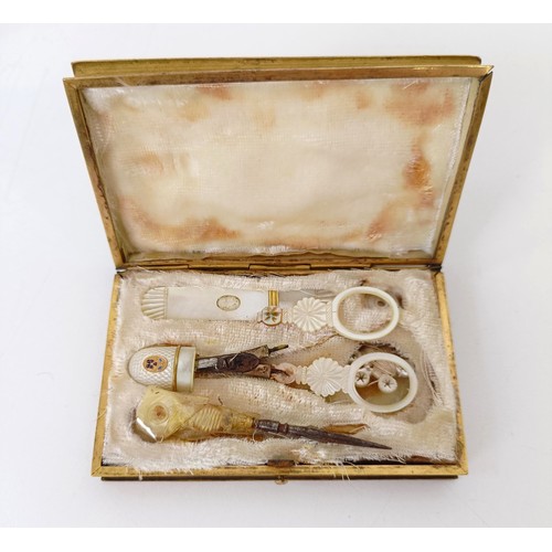 917 - A mother of pearl and gilt metal sewing case, engraved Souvenir, 11 cm wide