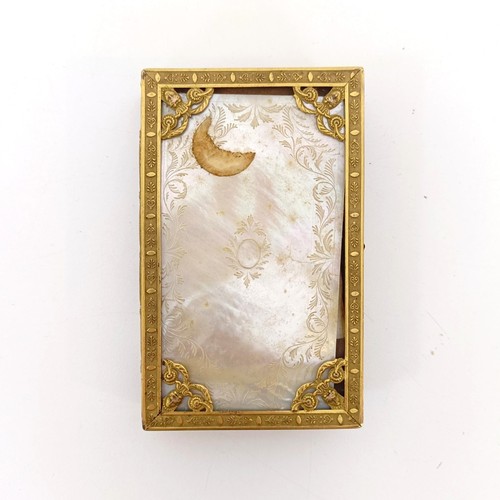 917 - A mother of pearl and gilt metal sewing case, engraved Souvenir, 11 cm wide