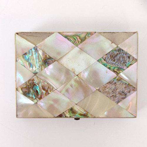 918 - A mother of pearl card case, and a mother of pearl purse (2)