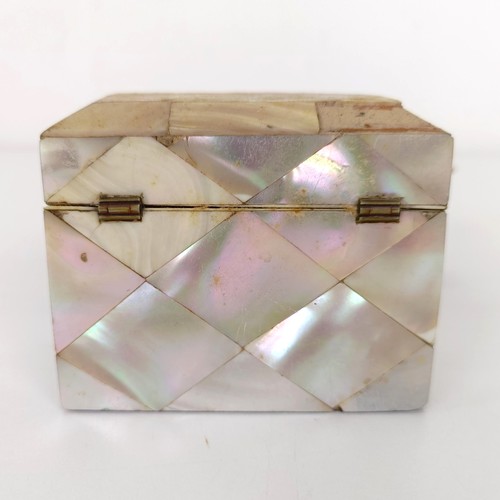 920 - A mother of pearl veneered box, 7 cm wide, and other mother of pearl veneered items (qty)