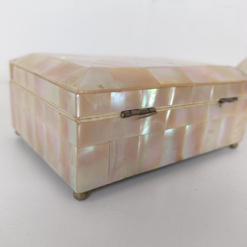 922 - A mother of pearl veneered three bottle caddy, 17 cm wide, and assorted mother of pearl items (qty)