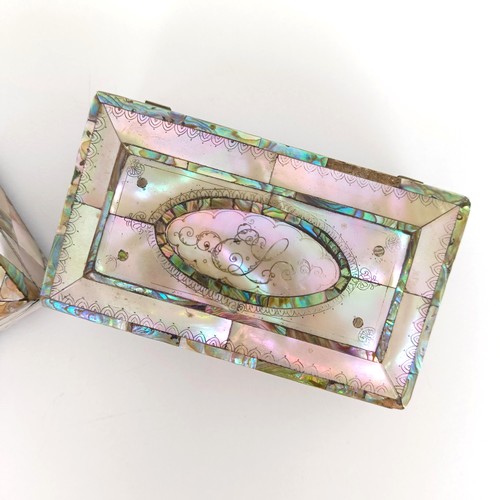 923 - A mother of pearl jewellery box, 11 cm wide, and another, 9 cm wide (2)