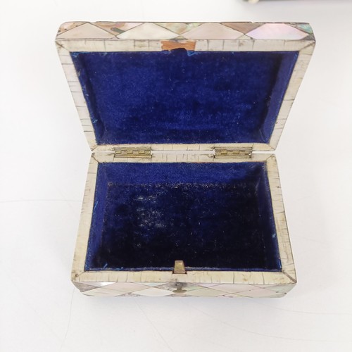 923 - A mother of pearl jewellery box, 11 cm wide, and another, 9 cm wide (2)