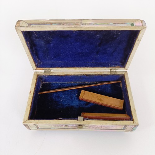 923 - A mother of pearl jewellery box, 11 cm wide, and another, 9 cm wide (2)