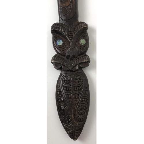 535 - A Maori style carved staff (Taiaha), 170 cm