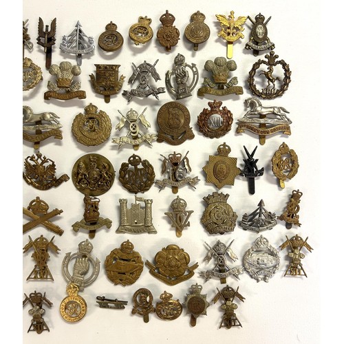 565 - Assorted military badges