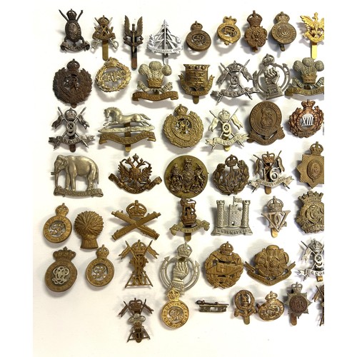 565 - Assorted military badges