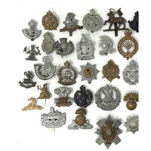 570 - Assorted military badges