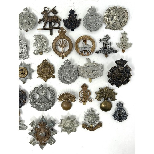 570 - Assorted military badges