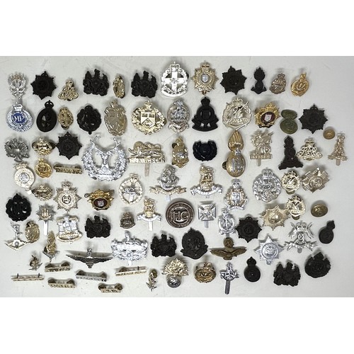 571 - Assorted military staybrite and other badges