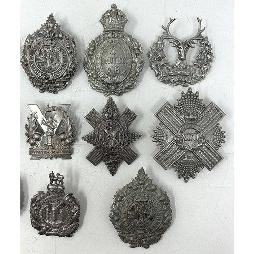 572 - Assorted military badges