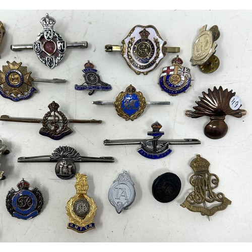 576 - Assorted military sweetheart brooches