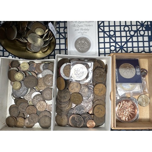 498 - Assorted coins (box)