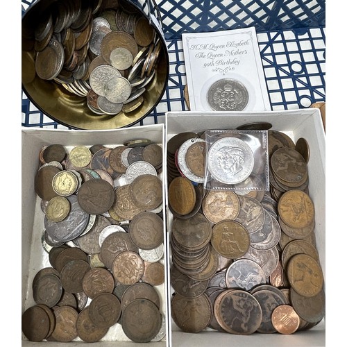 498 - Assorted coins (box)