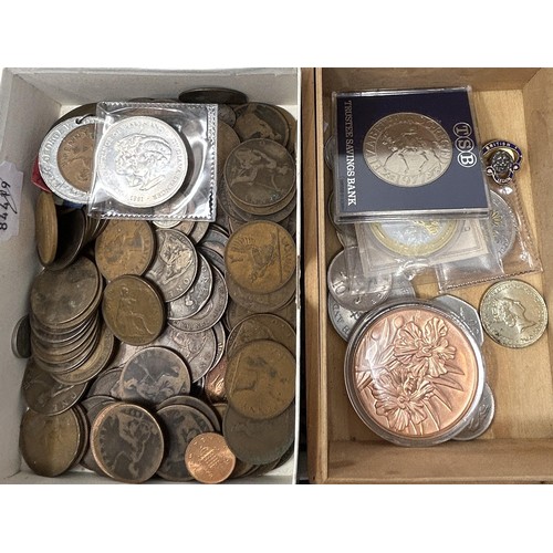 498 - Assorted coins (box)