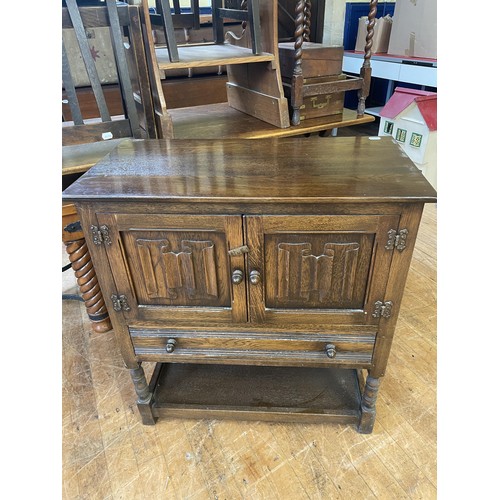 1043 - An Ethan 1950s pantry cupboard, 90 cm wide, an oak refectory dining table, a coffee table, two boxes... 