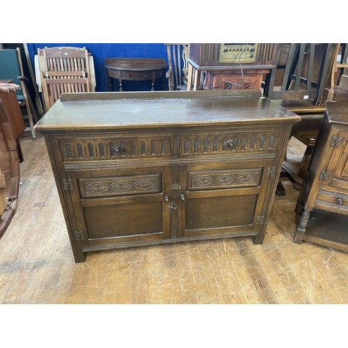 1043 - An Ethan 1950s pantry cupboard, 90 cm wide, an oak refectory dining table, a coffee table, two boxes... 