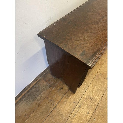 998 - An oak coffer, 92 cm wide