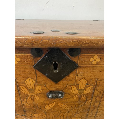 1006 - A Continental walnut coffer, with floral marquetry decoration, 88 cm wide