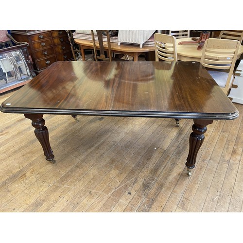 1078 - A Victorian style mahogany extending dining table, 190 cm x 110 cm