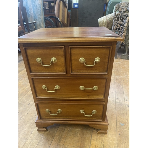 1093 - A military style mahogany pedestal desk, 140 cm wide, and assorted furniture, (7)