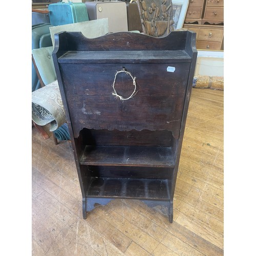 1093 - A military style mahogany pedestal desk, 140 cm wide, and assorted furniture, (7)