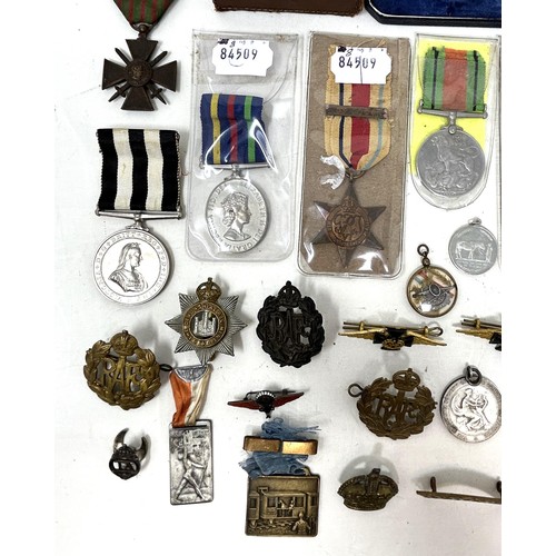 621 - Assorted medals, badges and other items