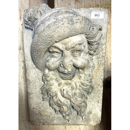 962 - A 19th century keystone, probably Coade Stone, decorated a comic mask, unmarked