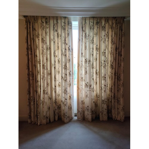 1115 - Assorted curtains