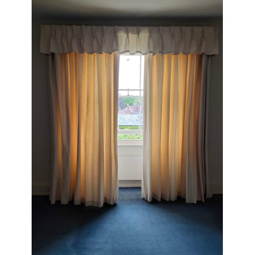 1115 - Assorted curtains