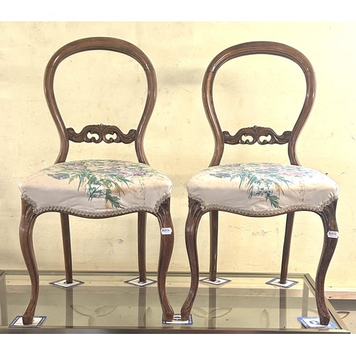 1012 - An early 20th century rosewood duet stool, 94 cm wide, and a pair of balloon back dining chairs (3)