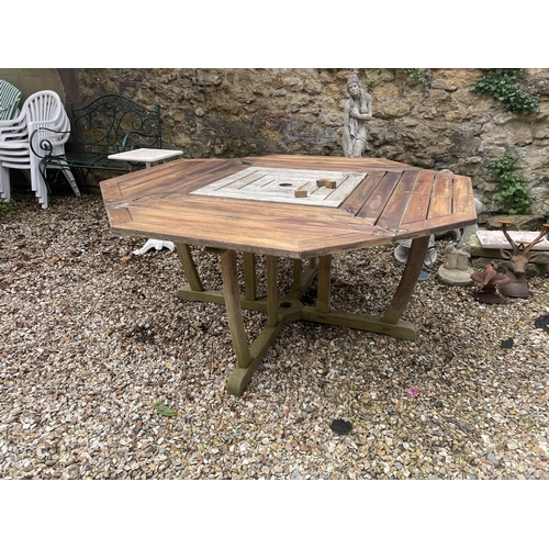 1118 - A teak garden table, 164 cm wide