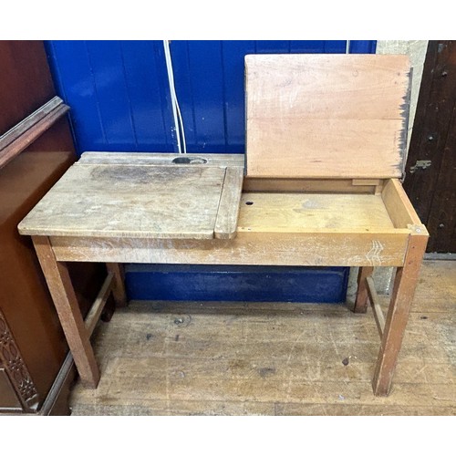 1067 - A double school desk, 103 cm wide