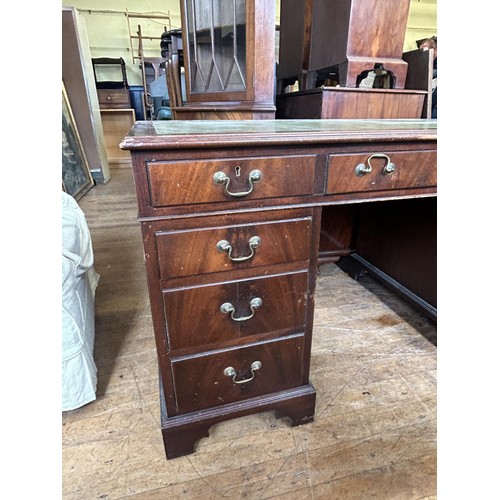 1047 - A mahogany pedestal desk, 136 cm wide