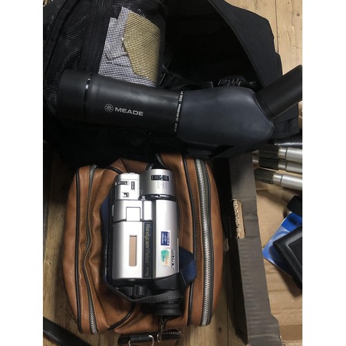 958 - A pair of Regent binoculars, cased, assorted binoculars, cameras and related items (3 boxes)