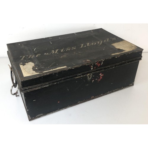 965A - A film projector, lacquered tray and other items (box)